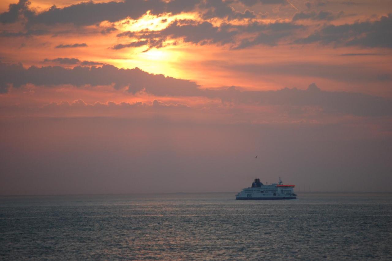 Le Bord De Mer Calais Exterior foto